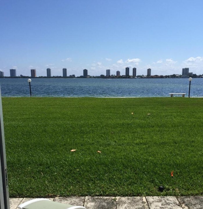 501 Lake Shore Dr-Unit -105 in West Palm Beach, FL - Building Photo