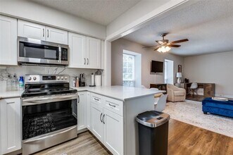 5214 Fleetwood Oaks Ave in Dallas, TX - Building Photo - Building Photo