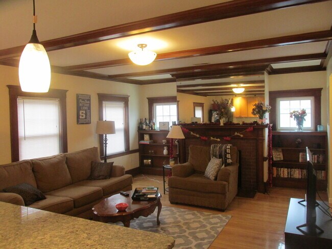 34 Bentley St in Boston, MA - Building Photo - Building Photo