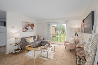 Chapel Manor Apartments in Nottingham, MD - Foto de edificio - Interior Photo