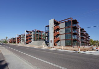 Domus in Phoenix, AZ - Building Photo - Building Photo