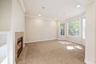 10657 SW Adele Dr in Portland, OR - Building Photo - Building Photo