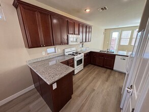 10741 Leatherstocking Ave in Las Vegas, NV - Building Photo - Building Photo