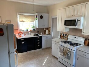 11 Clarendon Ave, Unit 2 in Somerville, MA - Building Photo - Building Photo