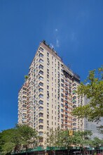 565 West End Ave in New York, NY - Foto de edificio - Building Photo