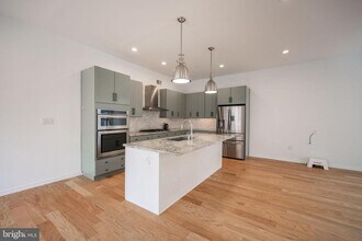 444 Fairmount Ave in Philadelphia, PA - Building Photo - Building Photo