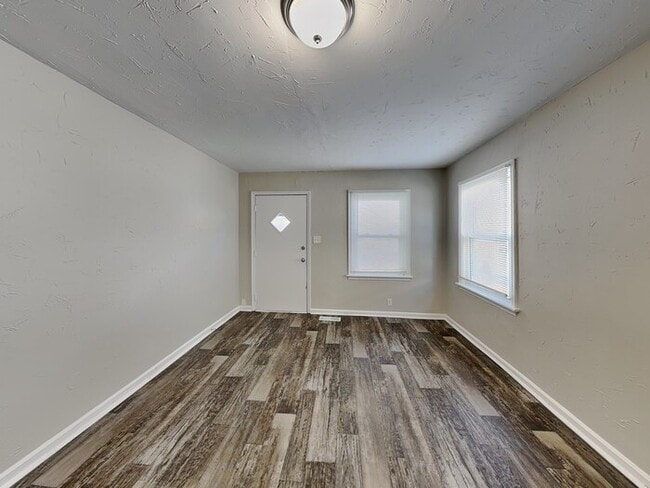 2219 Whalen Ave in Indianapolis, IN - Foto de edificio - Building Photo