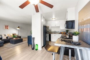 University Crest Apartments in Riverside, CA - Building Photo