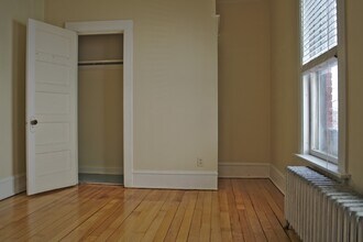 19 S Willard St, Unit 4 in Burlington, VT - Foto de edificio - Building Photo