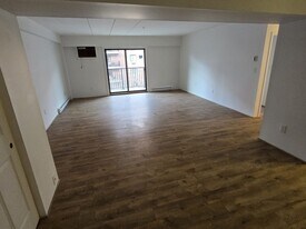 125 Pleasant St, Unit 304 in Brookline, MA - Building Photo