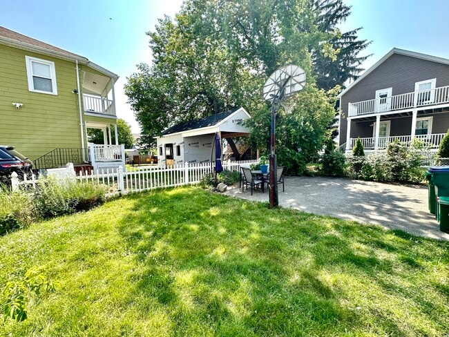 68 Willis Ave in Medford, MA - Foto de edificio - Building Photo