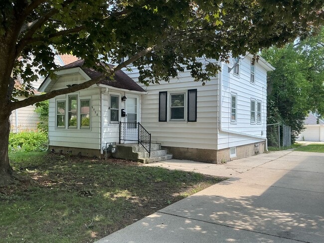 6028 N 38th St in Milwaukee, WI - Foto de edificio - Building Photo