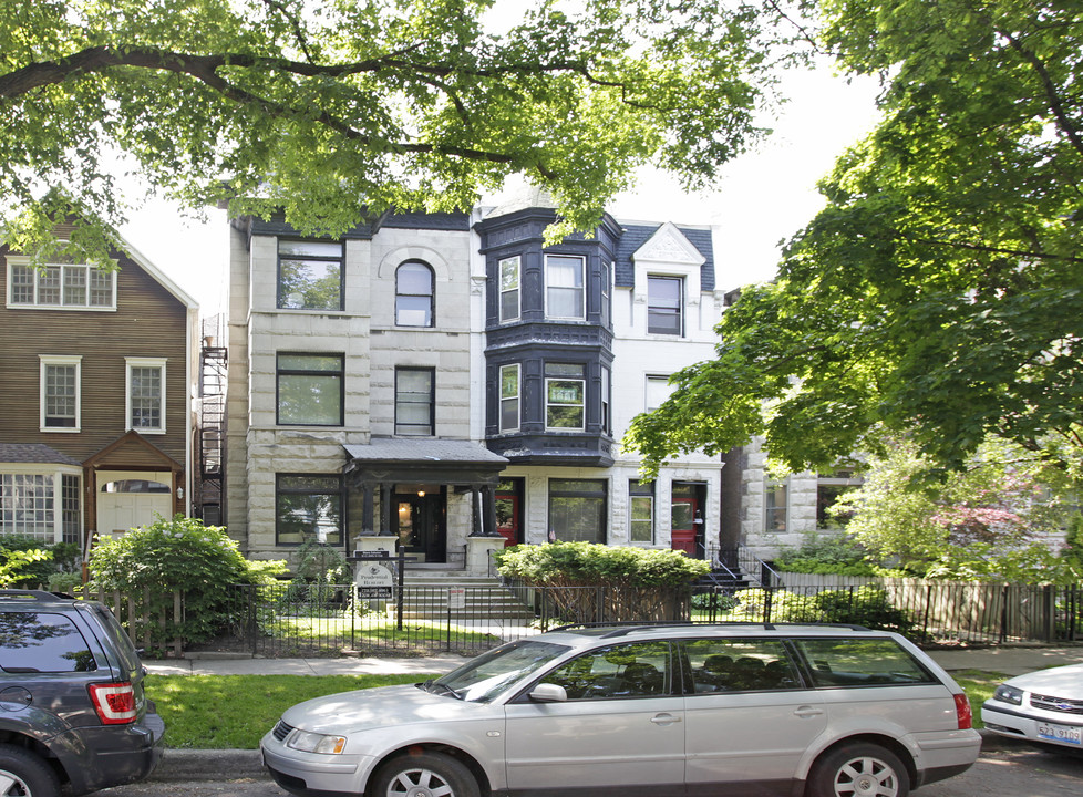 2520 N Burling St in Chicago, IL - Foto de edificio