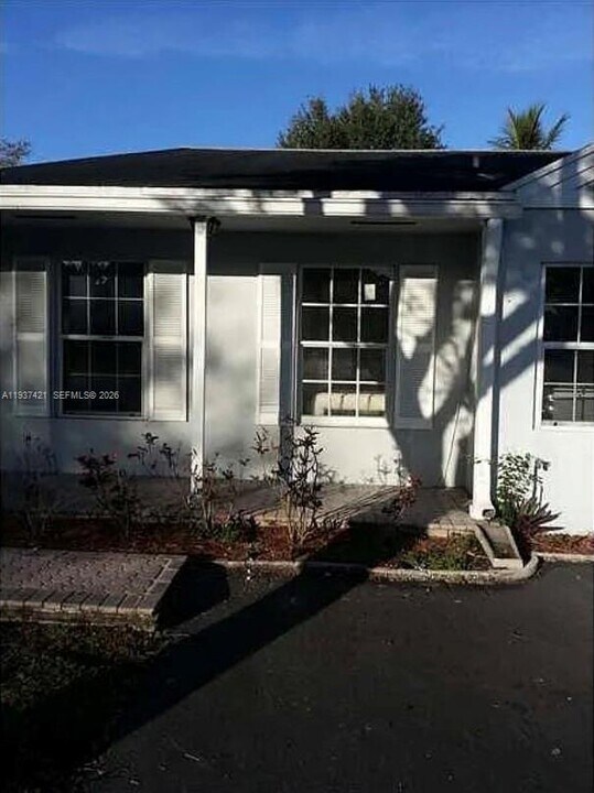 223 SW 159th Terrace in Sunrise, FL - Building Photo