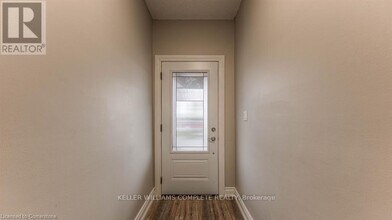 32-32 Lloyd St in Hamilton, ON - Building Photo - Building Photo