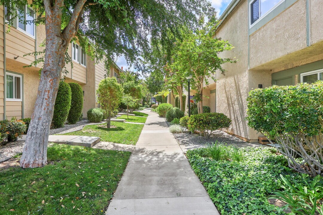 8341 Grenoble St, Unit 18 in Sunland, CA - Building Photo