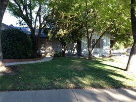 1102 Pine Ln in Davis, CA - Building Photo