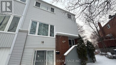 10 Lynwood Ct in Brampton, ON - Building Photo - Building Photo