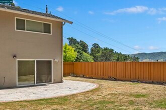 25 Bates Blvd in Orinda, CA - Foto de edificio - Building Photo