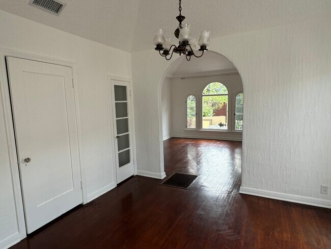 1027 Havenhurst Dr in West Hollywood, CA - Foto de edificio - Building Photo