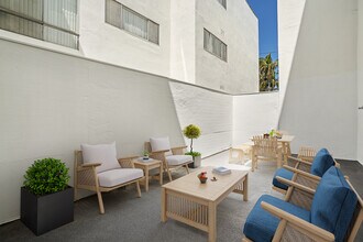 Burton Almont in Los Angeles, CA - Building Photo - Building Photo