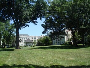 136 Summer St in Stamford, CT - Building Photo - Building Photo