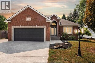558 Reaume Rd in Windsor, ON - Building Photo