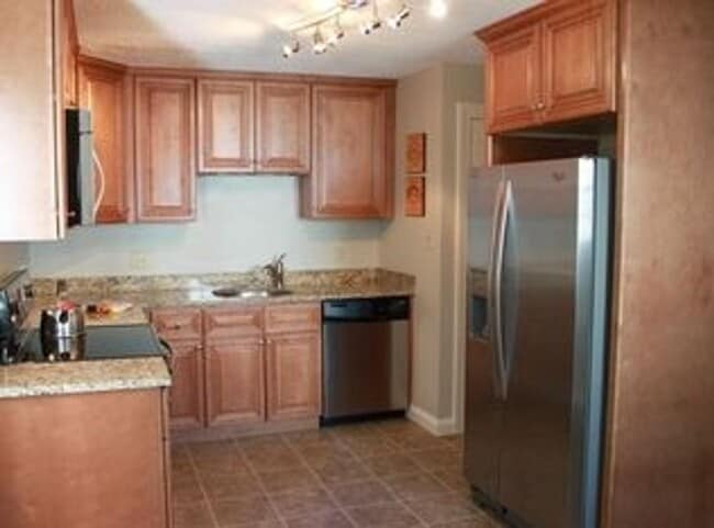 170 Roysan St in Manchester, NH - Building Photo - Building Photo