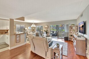 10663 Ocean Palm Way in Boynton Beach, FL - Building Photo