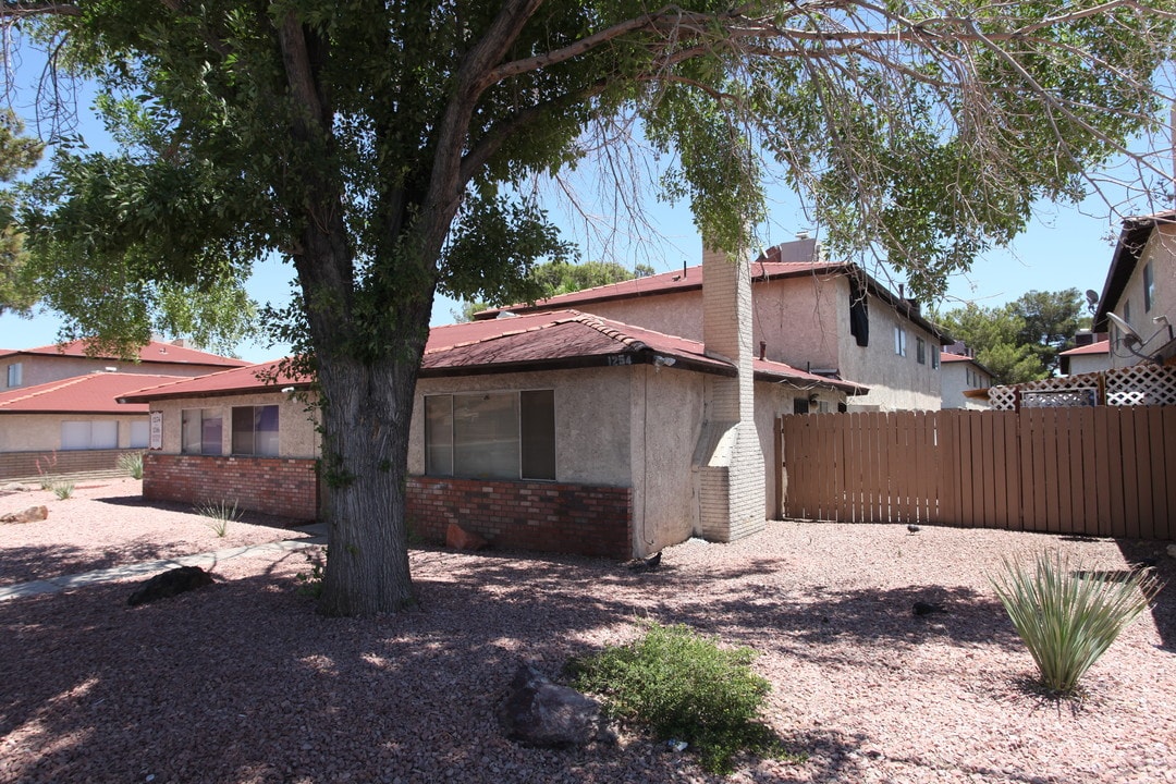 Maryland Haciendas in Las Vegas, NV - Building Photo