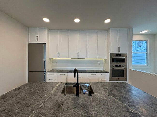property at 1003 Stanyan St