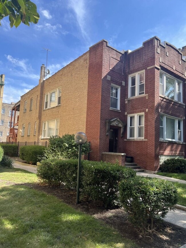 8019 S Vernon Ave in Chicago, IL - Building Photo - Building Photo