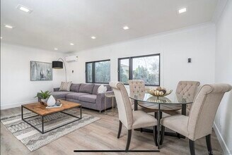 2325 Vancouver Ave in San Diego, CA - Foto de edificio - Building Photo