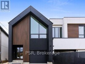 22A Broadview Ave in Mississauga, ON - Building Photo