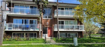 54 Rabbit Ln in Toronto, ON - Building Photo