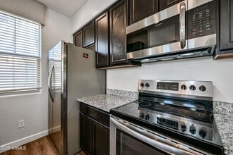 240 W Juniper Ave in Gilbert, AZ - Building Photo - Building Photo