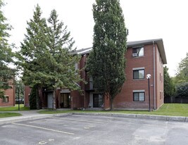 183 Edgehill Dr in Barrie, ON - Building Photo