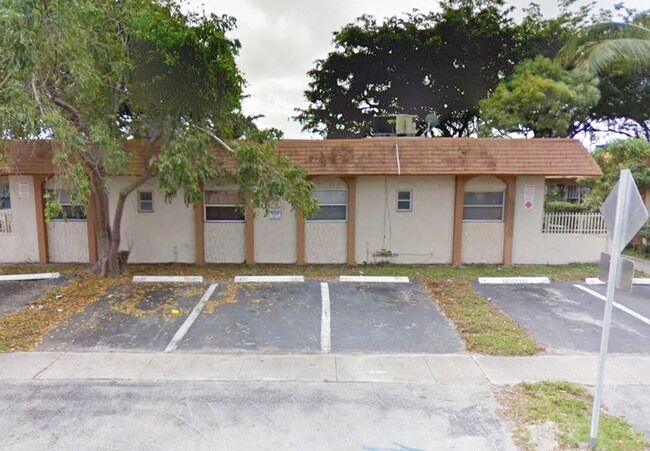 5322 NW 25th St in Lauderhill, FL - Building Photo - Building Photo