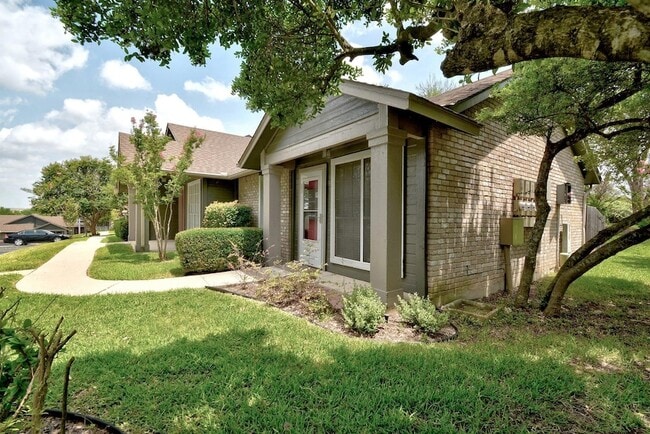 1015 E Yager Ln, Unit 88 in Austin, TX - Building Photo - Building Photo