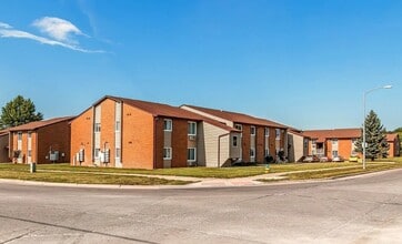 902-905 N 14th St in Indianola, IA - Building Photo - Building Photo