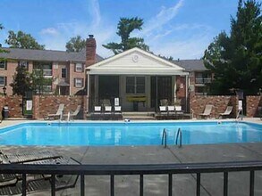 991 Manor Ln in Columbus, OH - Foto de edificio - Building Photo