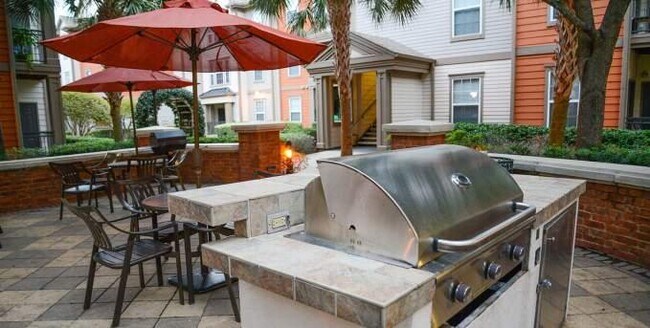 3030 Dunvale Rd in Houston, TX - Building Photo - Building Photo