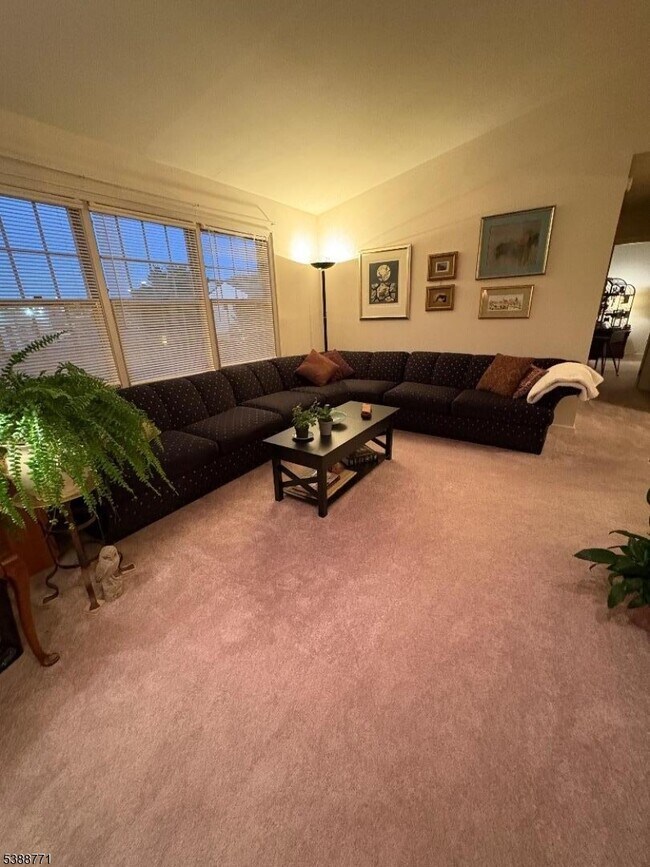 130 Falls Bridge Dr in Totowa, NJ - Building Photo - Building Photo