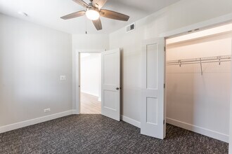5200 N Leavitt St, Unit GDN in Chicago, IL - Building Photo - Building Photo