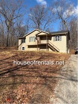 555 E No Name Rd in Carbondale, IL - Building Photo