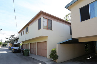 2205-2207 Montana Ave in Santa Monica, CA - Building Photo - Building Photo