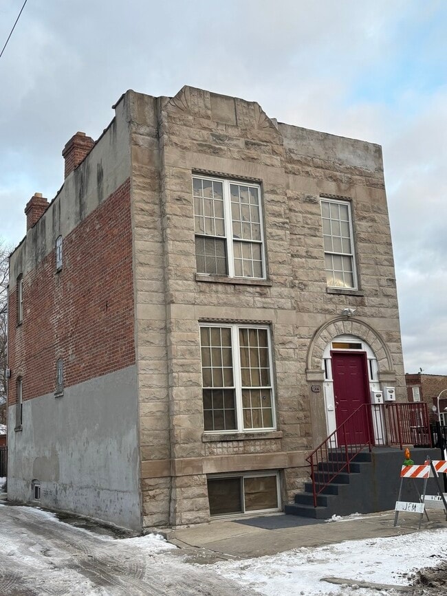 property at 115 S Kilbourn Ave