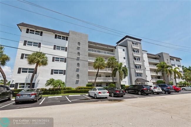 5100 Bayview Dr in Fort Lauderdale, FL - Building Photo - Building Photo
