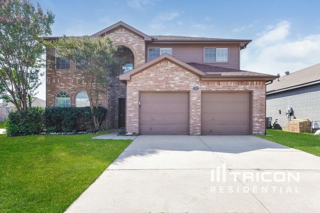 1085 Harriman Dr in Saginaw, TX - Building Photo