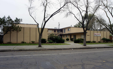 Courtyard Apartments in Merced, CA - Building Photo - Building Photo